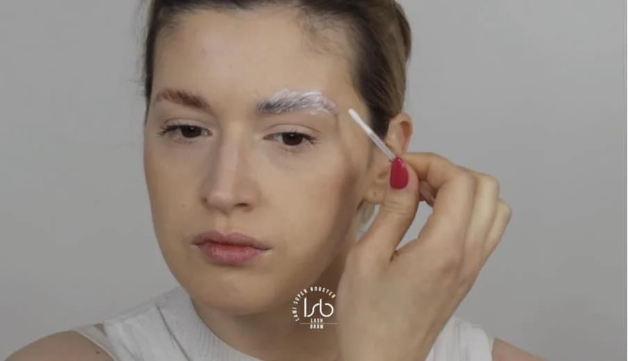 Apply the setting lotion on the eyebrows